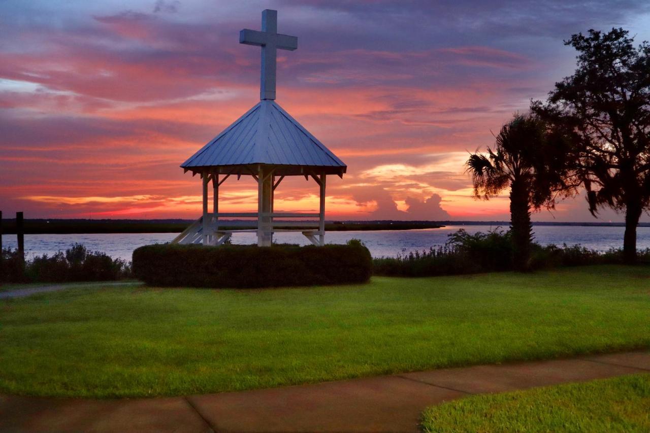 Отель Epworth By The Sea St. Simons Island Экстерьер фото